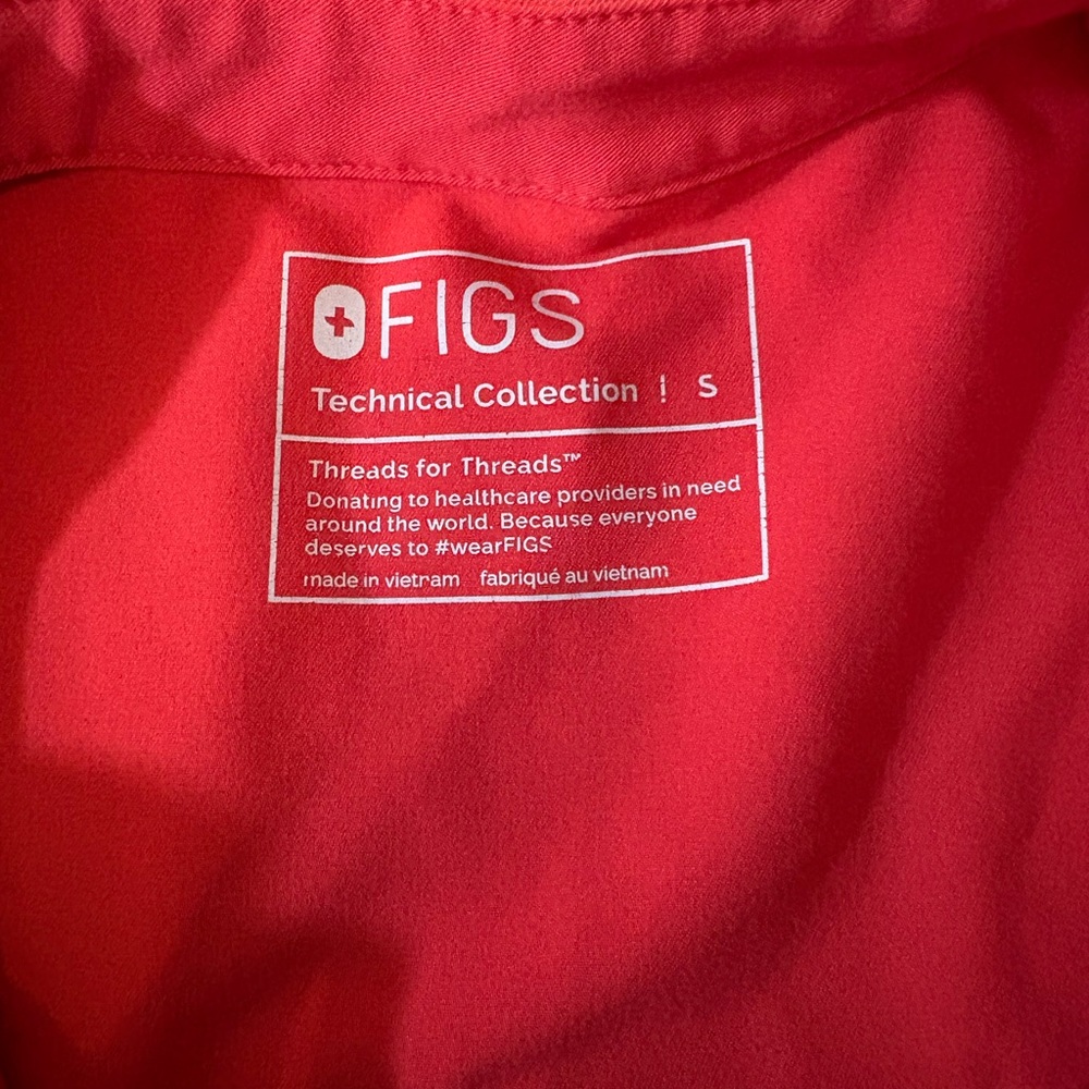FIGS Women’s Technical Collection Rafaela Oversized Red Scrub Top Size small - Picture 5 of 9